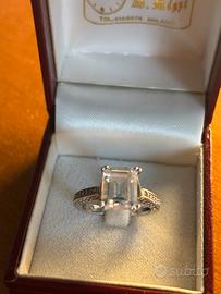 Anello in argento e zirconi