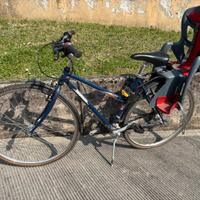 Bicicletta da donna con seggiolino