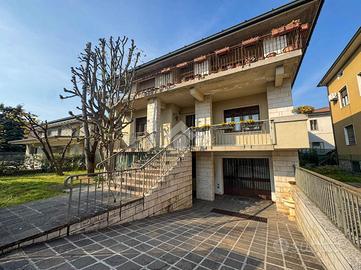 VILLA SINGOLA A BAGNOLO MELLA