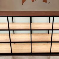 Parete scaffalatura in legno verniciato e legno
