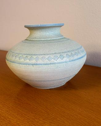 Vaso di ceramica lavorato a mano 