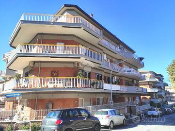 3 LOCALI A ALBANO LAZIALE