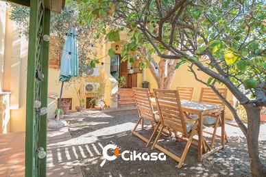 Quartucciu. Porzione bifamiliare su tre livelli