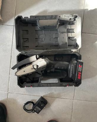 Motosega a batteria