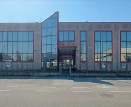 Capannone con uffici e cabina elettrica