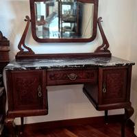 Toletta in legno con marmo e specchio