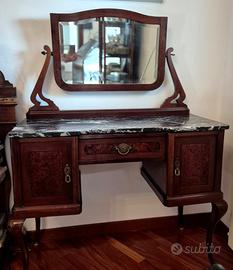Toletta in legno con marmo e specchio