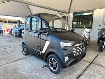 NUOVA MICRO CAR MIA ELETTERICA si guida a 14 anni 