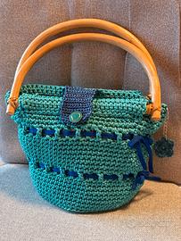 Borsa artigianale turchese con manici bambù
