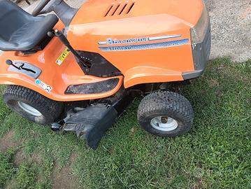 trattorino tagliaerba Husqvarna 