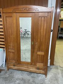 Armadio guardaroba antico