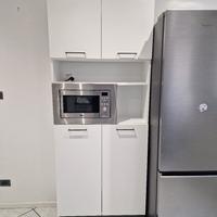 Credenza con microonde