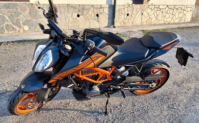 KTM Duke 125 anno 2022