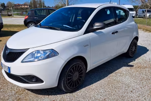 Lancia Ypsilon 1.0 FireFly 5 porte S&S Hybrid Ecoc