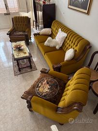 Divano, 2 poltrone, tavolino