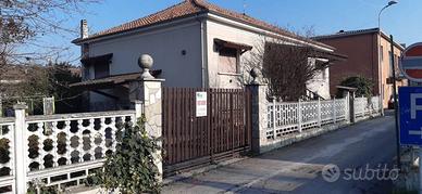 Villa di 200 m² con 5 locali a Lungavilla