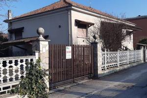 Villa di 200 m² con 5 locali a Lungavilla