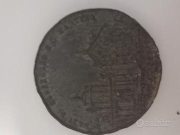 medaglie crocifissi e bracciale antichi