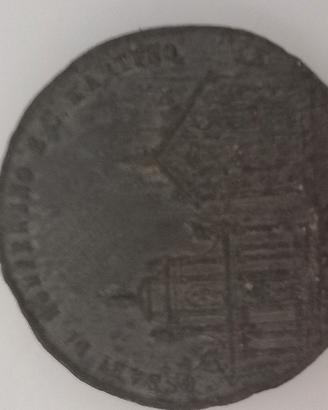 medaglie crocifissi e bracciale antichi