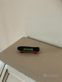 TMNT Mini Finger Skateboard 2012 Raphael