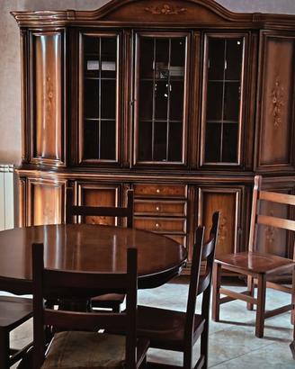 Sala da pranzo completa