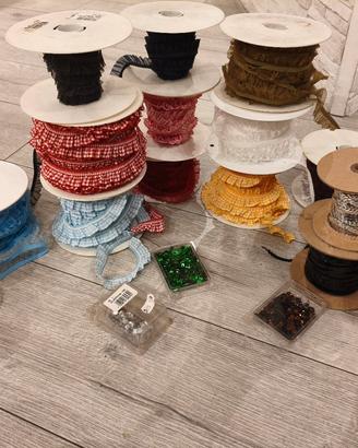 Lotto passamanerie bordure e paillettes