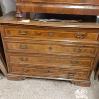 Antico canterano in noce.