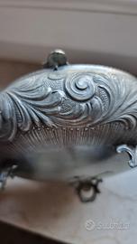 Posacenere in peltro puro cesellato a mano