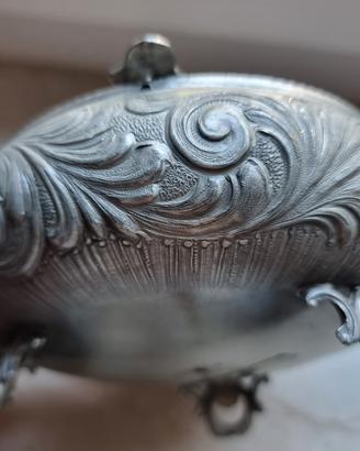 Posacenere in peltro puro cesellato a mano