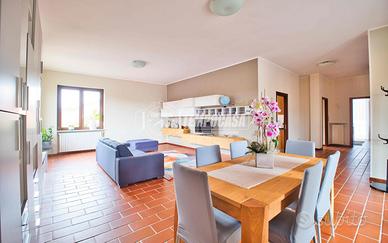 DUPLEX IN BIFAMILIARE CON TERRAZZO COMPLETAMENTE R