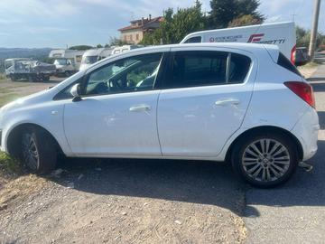 Opel Corsa bianca