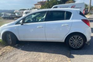 Opel Corsa bianca