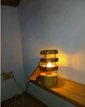 Lampada artigianale in radice d'ulivo