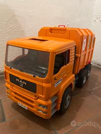 Camion mann dei rifiuti bruder per bambini usato