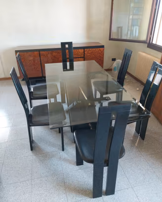 tavolo in cristallo  con credenza abbinata 