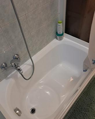 Vasca da bagno in vetroresina e box in alluminio