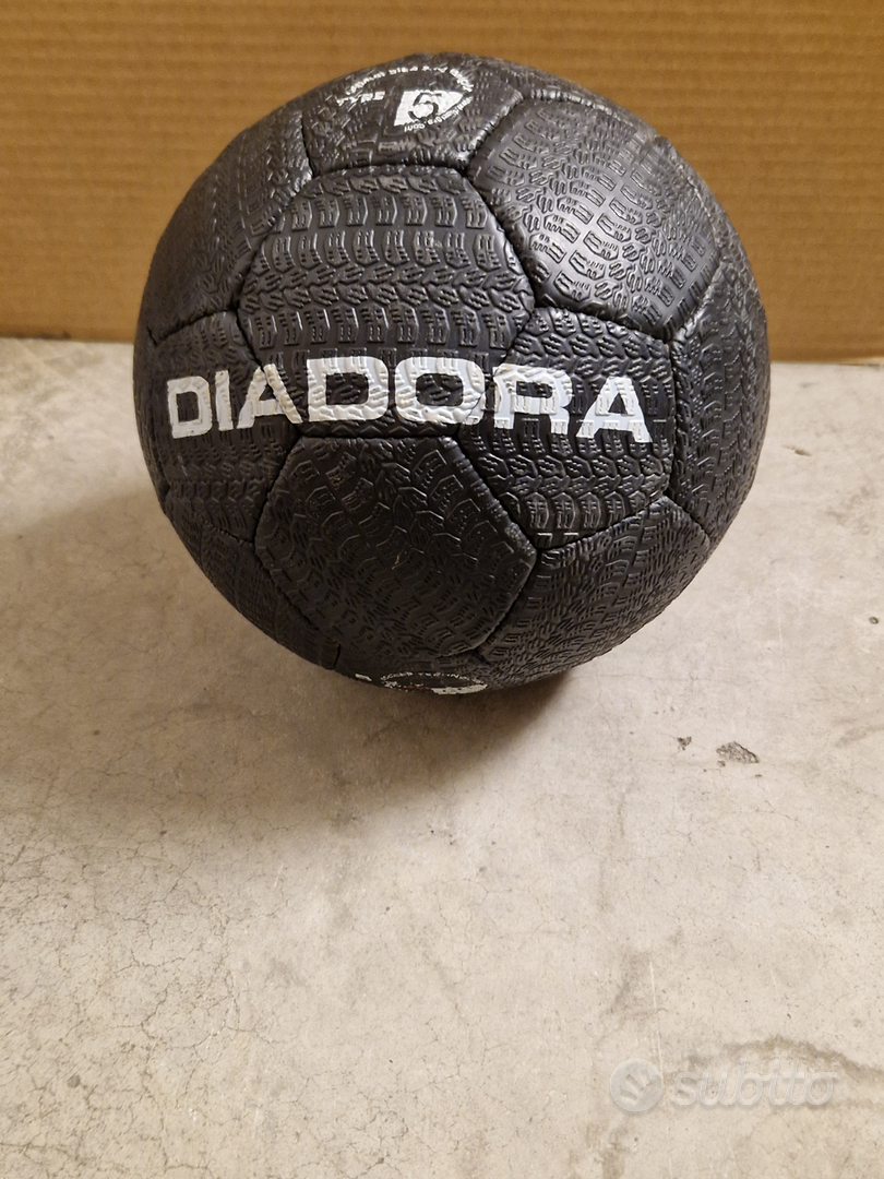 Pallone da calcio diadora sale