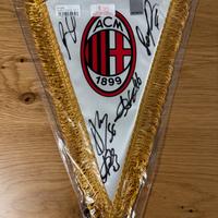 Gagliardetto Milan autografato