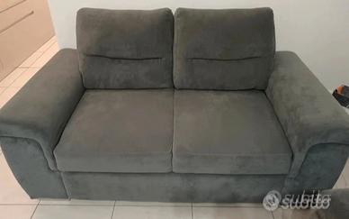 Divano due posti e mobile arredo