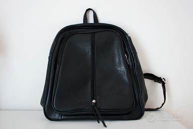 Zaino nero in similpelle