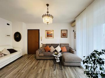 TRILOCALE RISTRUTTURATO CON BOX e ASCENSORE