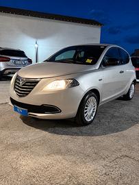 Lancia y