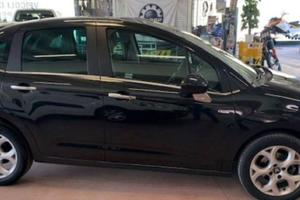 Citroen C3 nera con tettuccio panoramico anno 2015