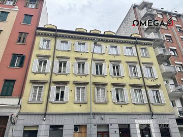 VIA GIULIA - palazzo d'epoca con ascensore.