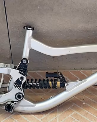 nukeproof scalp telaio DH
