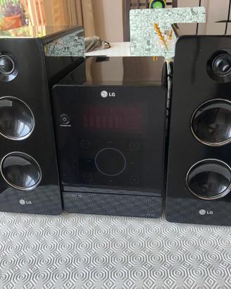 LG FA162 Micro Hi-Fi 160W con 2 Casse FAS162F