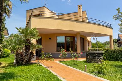 Villa 9 posti piscina catania