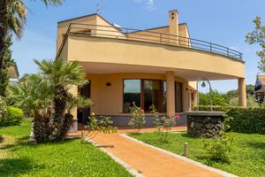 Villa 9 posti piscina catania
