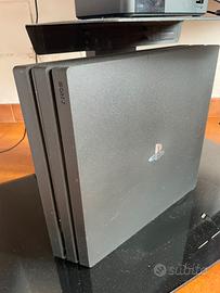 Ps4 Pro con 2 Joypad + base ricarica Joypad