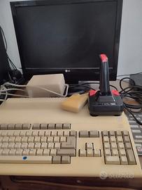 Amiga 500 con monitor e giochi